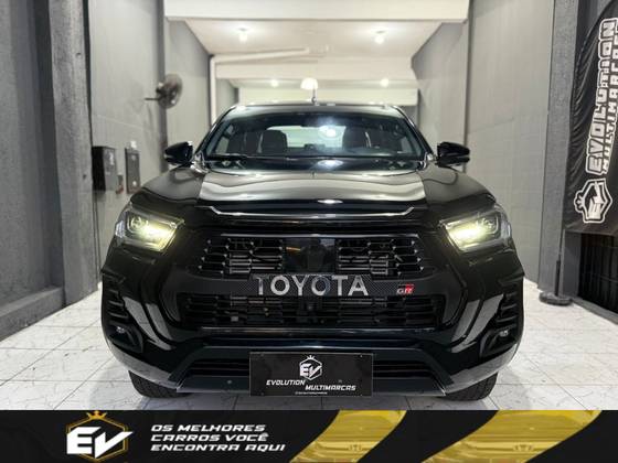 TOYOTA HILUX 2.8 D-4D TURBO DIESEL CD GR-S 4X4 AUTOMÁTICO